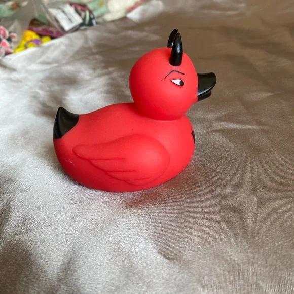 Devil Rubber Duck - Picture 3 of 6
